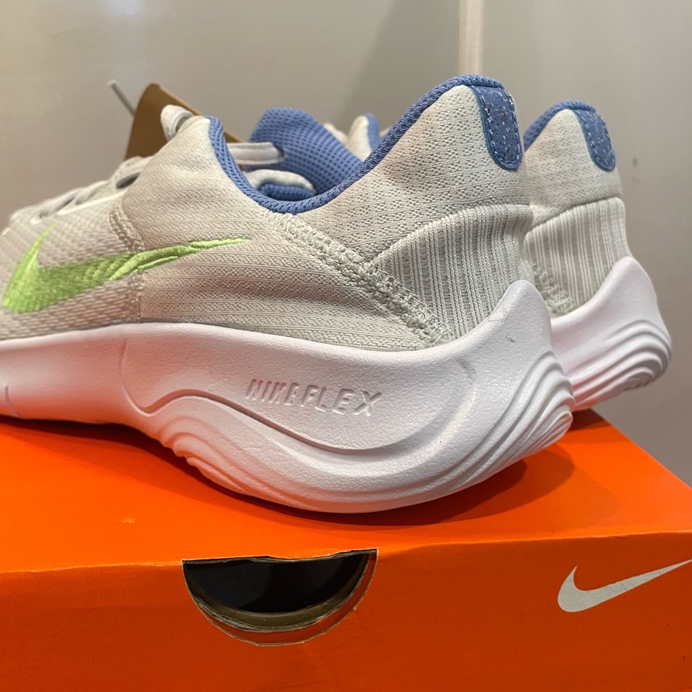 NIB Nike Sz 9 Women’s Flex Experience Run 11 Grey Neon Green Swoosh Sneakers $90 - Picture 7 of 10
